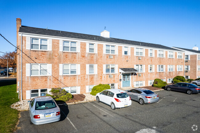 Building Photo - Greentree Apts-Quakertown