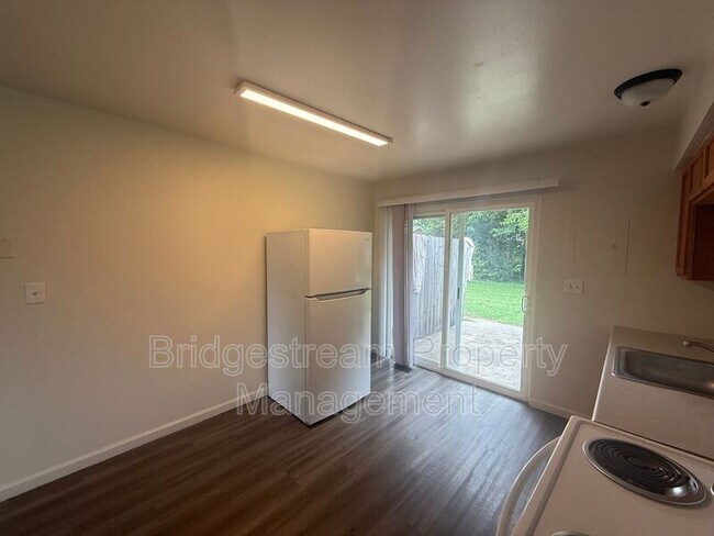 Building Photo - 1214 Case Ave