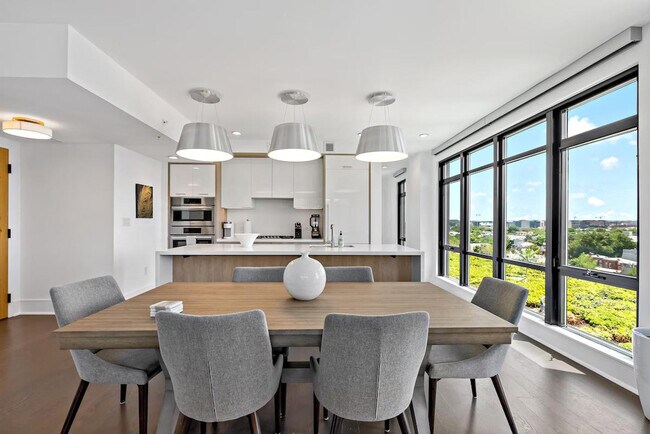 Building Photo - 1611 8th St NW