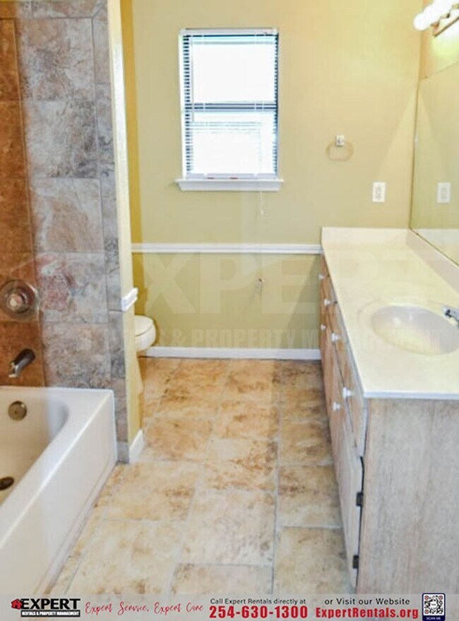 Building Photo - 4-Bedroom Home with Spacious Backyard in S...