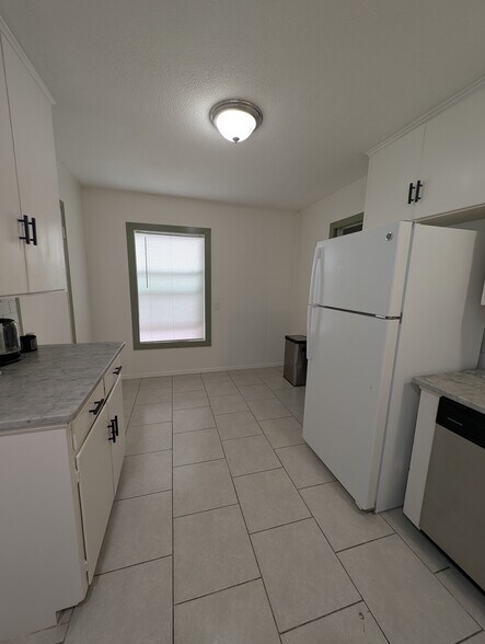 Building Photo - 307 San Angelo