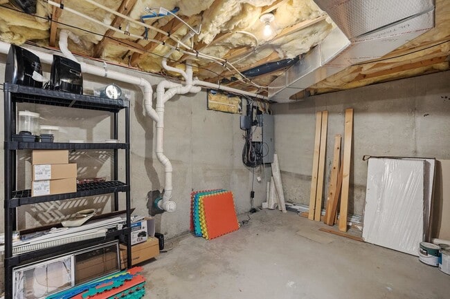 Building Photo - 131 Forest Hill Way