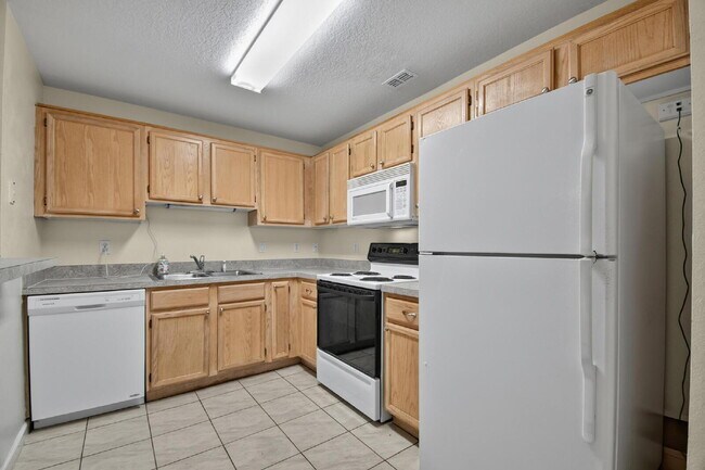 Building Photo - DUPLEX