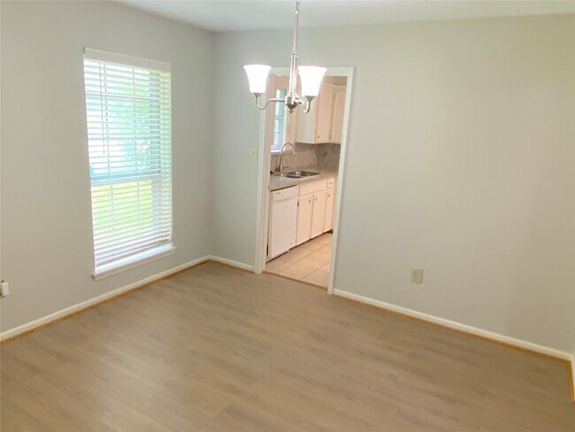 Building Photo - 22303 N Fork Dr