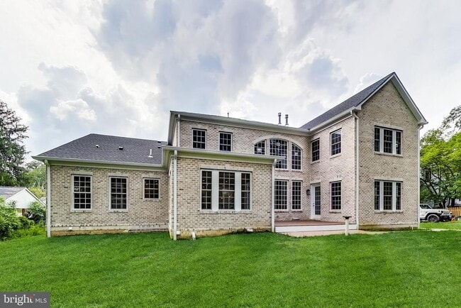 Building Photo - 3104 Sleepy Hollow Rd