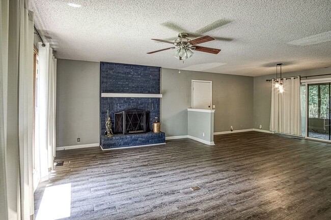 Building Photo - Lake DeSoto Area | Home |Unfurnished