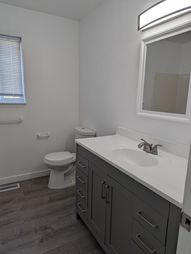 Building Photo - 5135 N Abbey Ct
