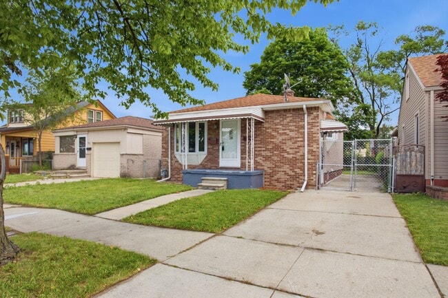 Building Photo - SPECTACULAR 3 BED/1 BATH IN LOVELY LINCOLN PARK! APPLY NOW!