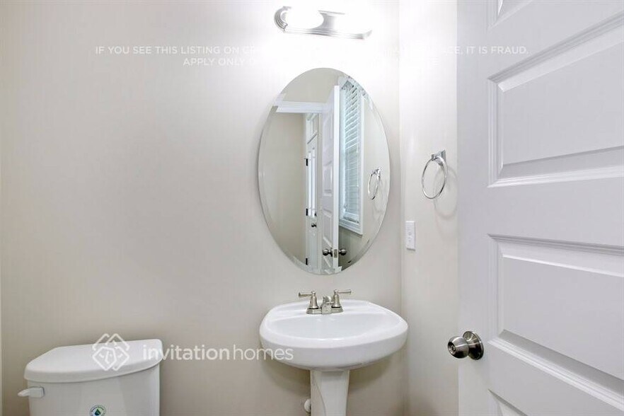 Building Photo - 117 Verrazano Pl