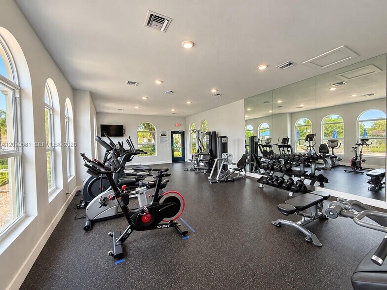 Building Photo - 2913 S Greenleaf Cir