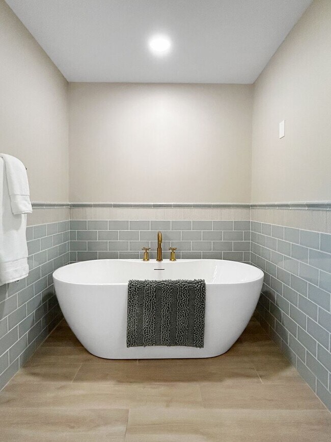 Building Photo - Luxury Waterfront Living in St. Pete Beach with Private Pool & Spa - 4 Bed | 3 Bath