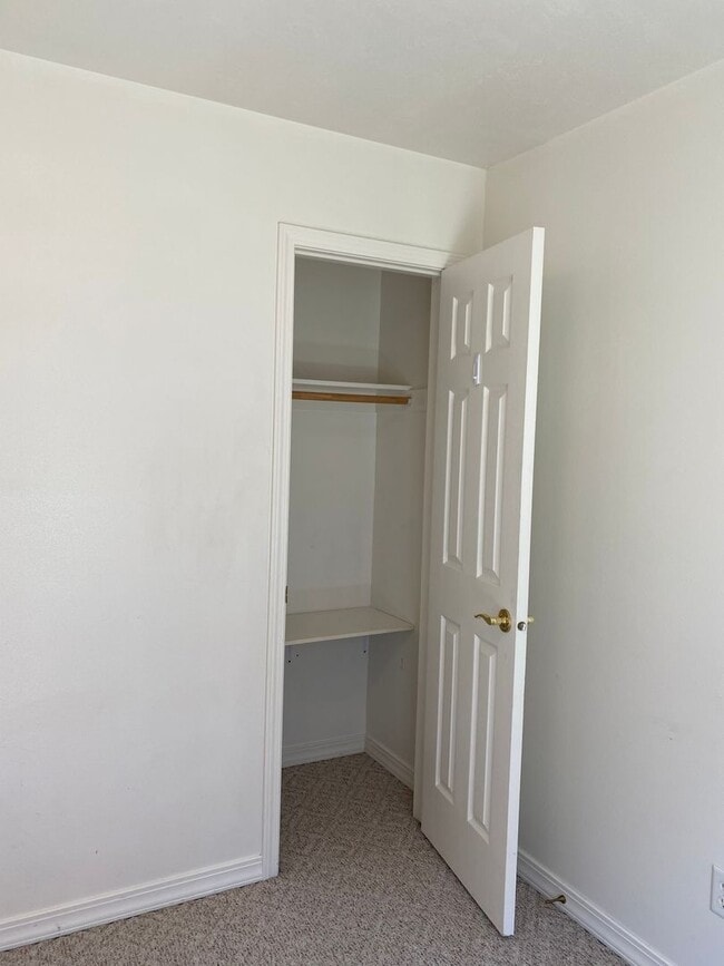 Building Photo - 2 Bed, 1 Bath Rocky Mountain Townhome w/ Garage & In-Unit Laundry