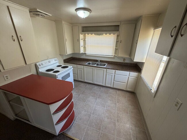Building Photo - 2 bedroom 1 bath