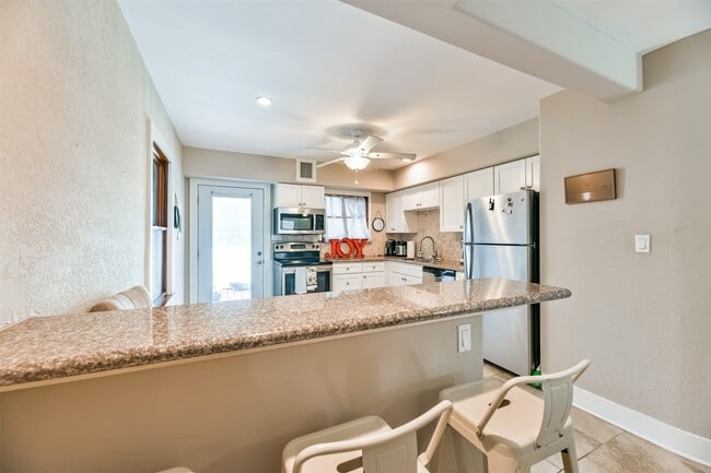 Building Photo - 818 11th St