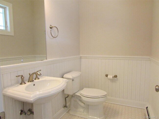 Building Photo - 2 Long Hill Rd