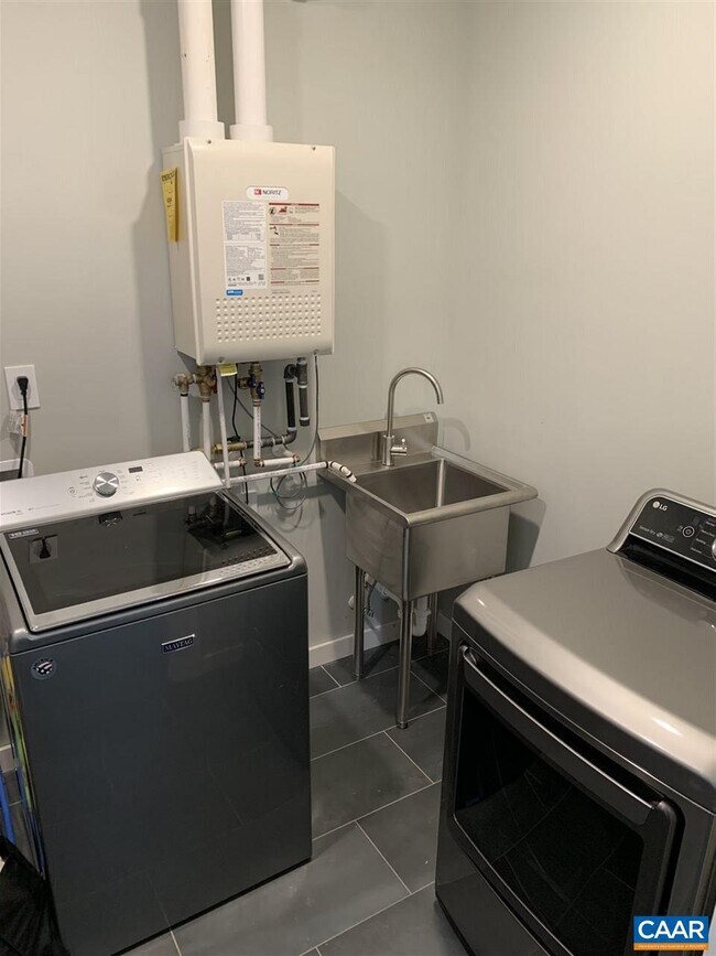 Building Photo - 808 Elliott Ave