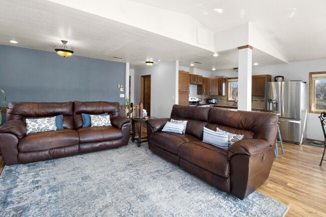 Building Photo - Enjoy Modern Comfort in This Beautiful Home!