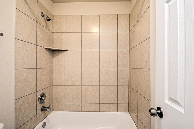 Building Photo - 17822 Aveleigh Ln