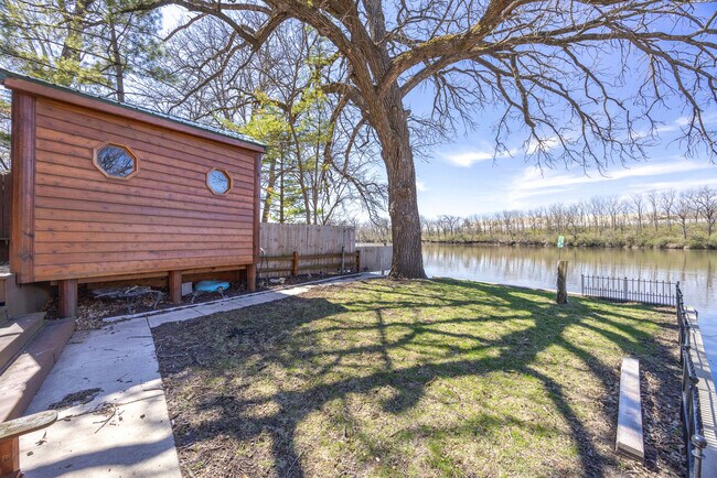 Building Photo - 3341 E 2059th Rd