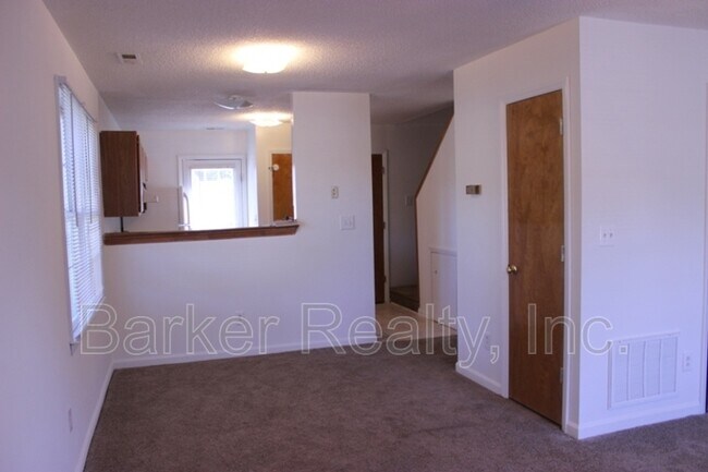 Building Photo - 2942 Faversham Pl