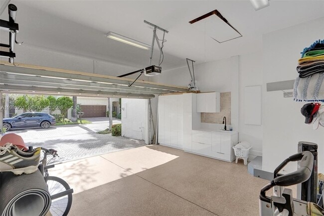 Building Photo - 1529 Shoreline Way