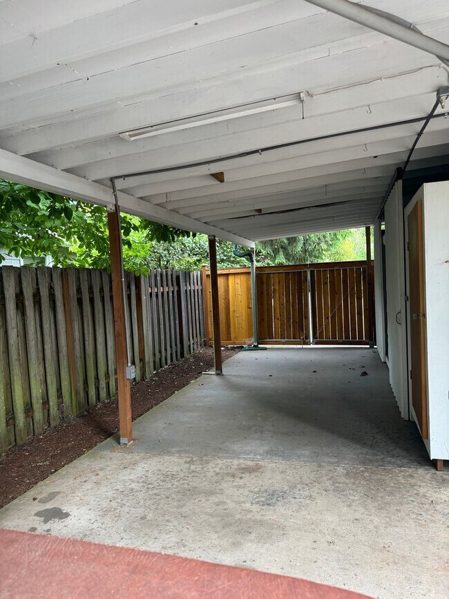 Building Photo - 4 bedroom 2 bathroom home in a great neighborhood!