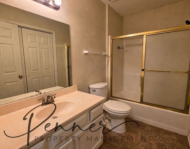 Building Photo - 4609 NE Whispering Winds Dr
