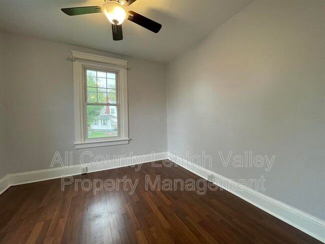 Building Photo - 1316 Easton Ave