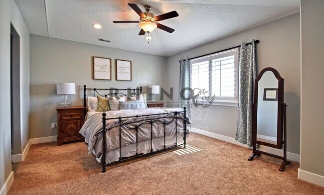 Building Photo - 7478 N Hutch Ln