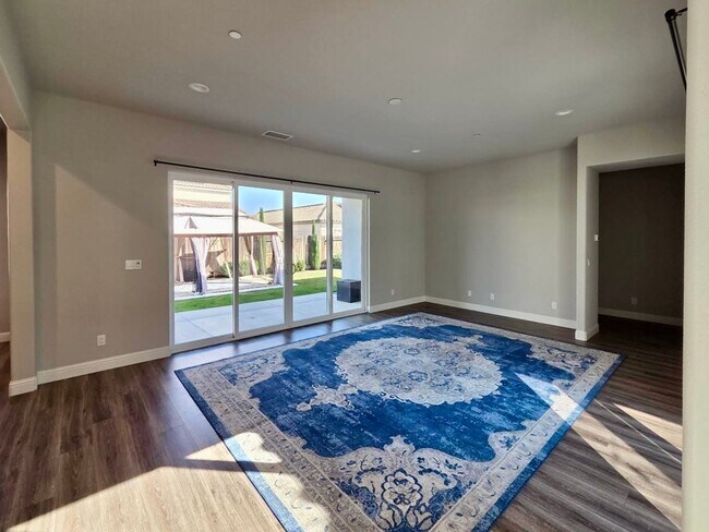 Building Photo - $2,750 Shaw & Locan, 4 Bedroom House - Twa...
