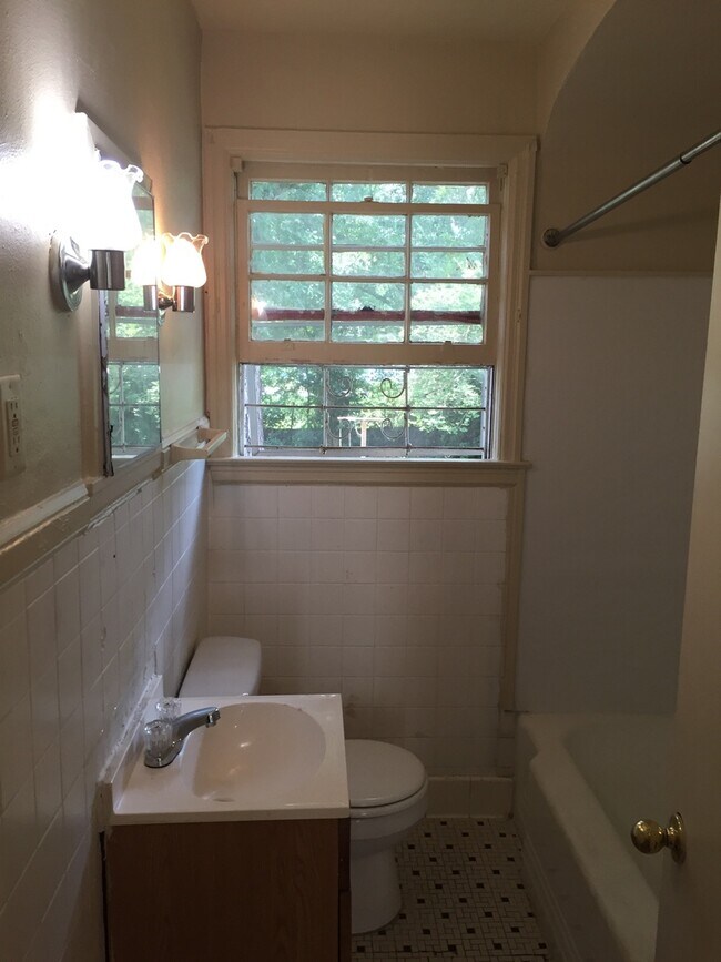 Building Photo - **AVAILABLE NOW**Midtown Columbus, GA 3 Be...