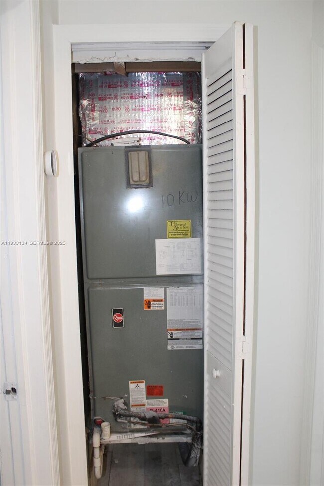 Building Photo - 6651 Custer St