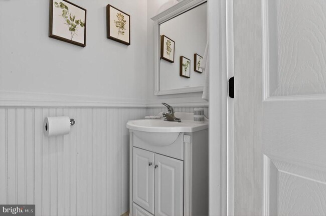 Building Photo - 739 N Massachusetts Ave