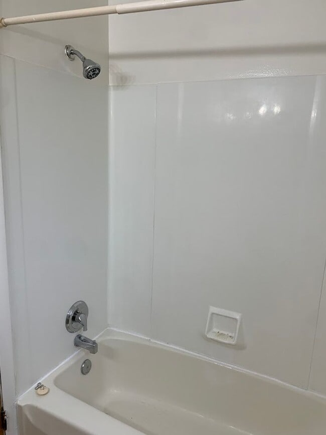 Building Photo - Two story townhouse