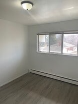 Building Photo - 637 Princeton Rd