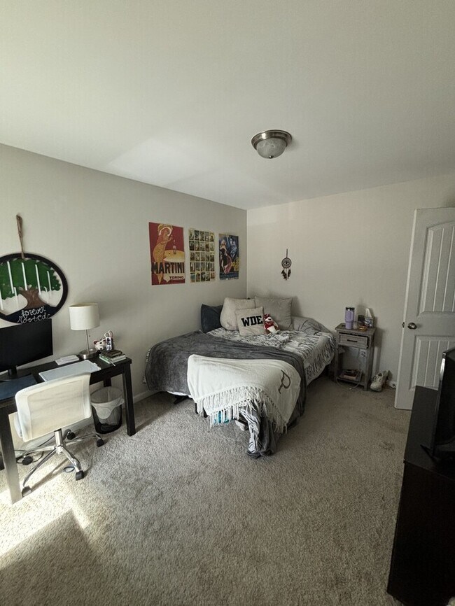 Building Photo - 158 Silver Run Pl