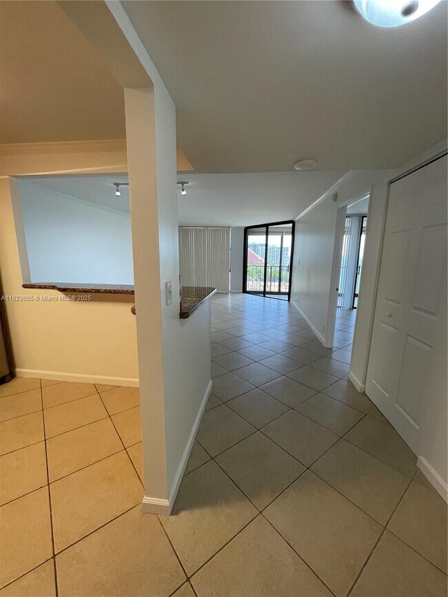 Building Photo - 1865 Brickell Ave