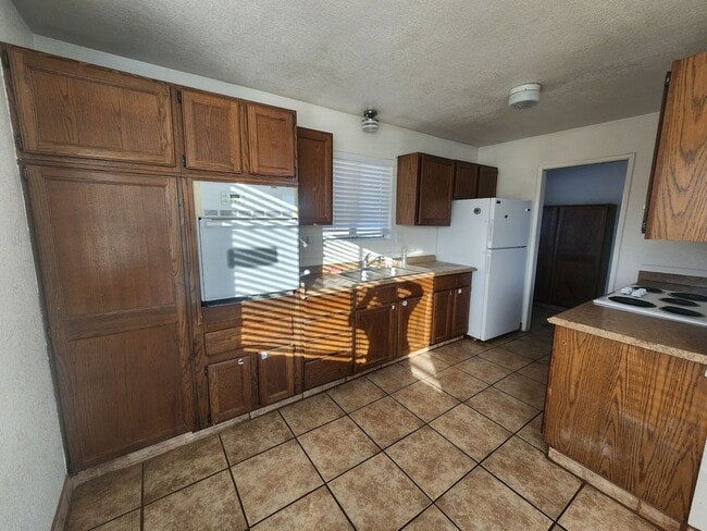 Building Photo - This 2 Bedroom/ 1 Bathroom home