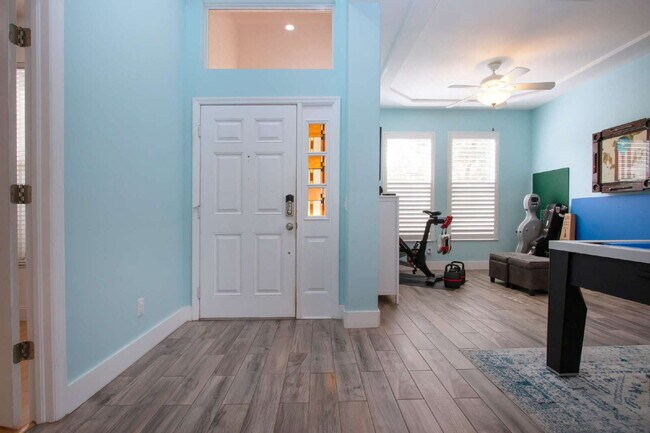 Building Photo - Luxurious 4-Bed Oasis with Outdoor Kitchen...