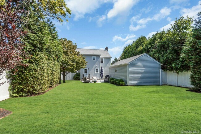 Building Photo - 23 W 7th St