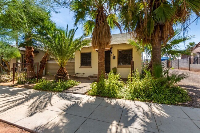 Building Photo - One Bedroom Single Family Home - Garfield District - First Month Free!