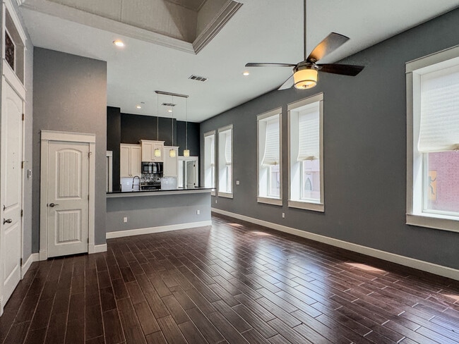 Building Photo - 2901 Lee St