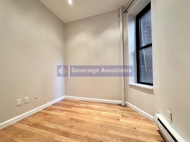 Building Photo - 216 W 108th St