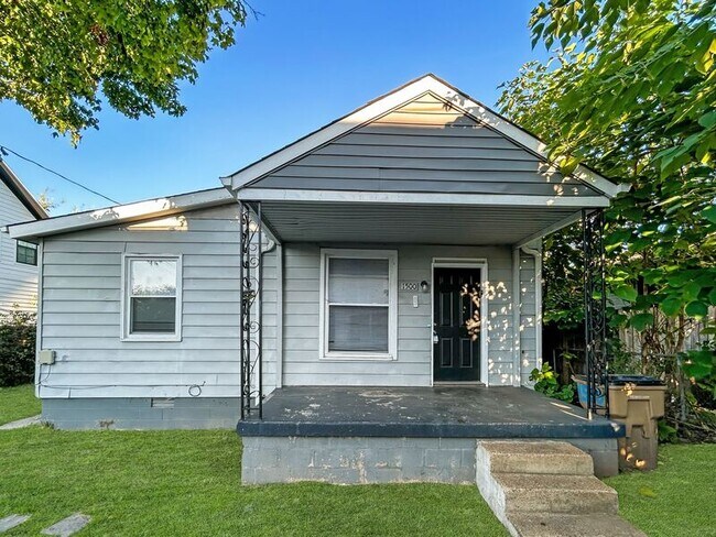 Primary Photo - 1500 16th Ave N