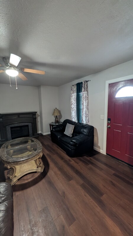 Building Photo - 1004 NE 28th St