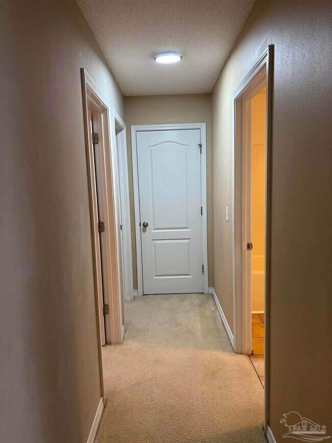 Building Photo - 2423 Flintstone Dr