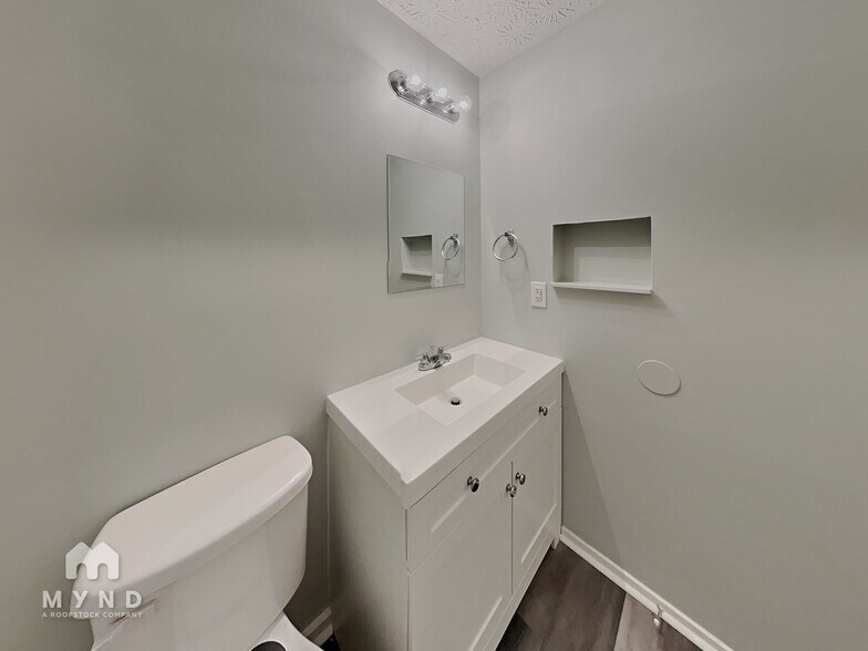 Building Photo - 5906 Pineglen Ct