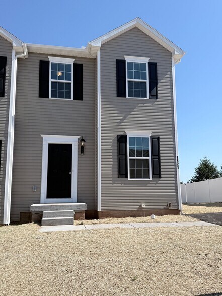 Building Photo - 3621 Fieldstone Dr