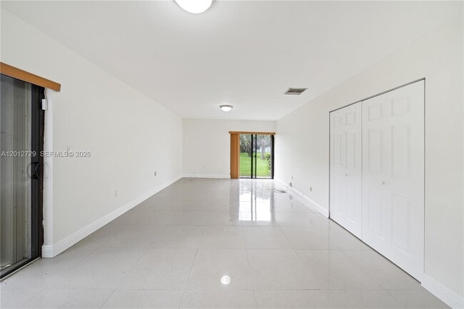 Building Photo - 11000 SW 112th Ave