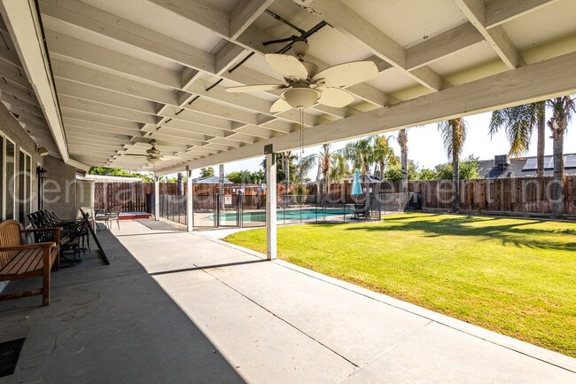 Building Photo - 3 Bedroom/2 Bath Home with Paid Solar and ...